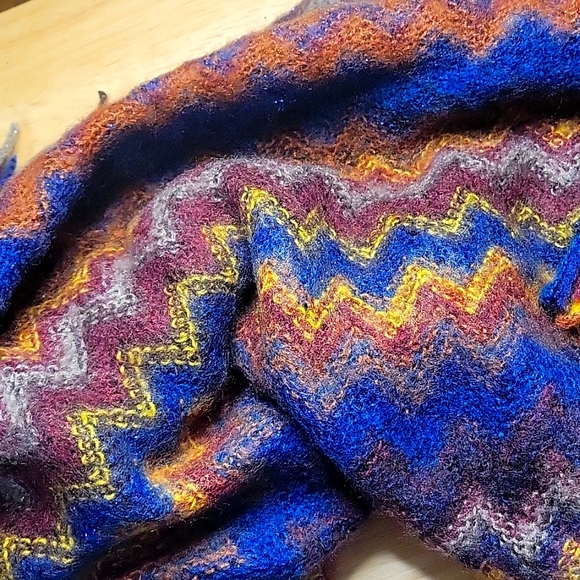 NWT Steve Madden Aztec pattern scarf - Picture 2 of 5